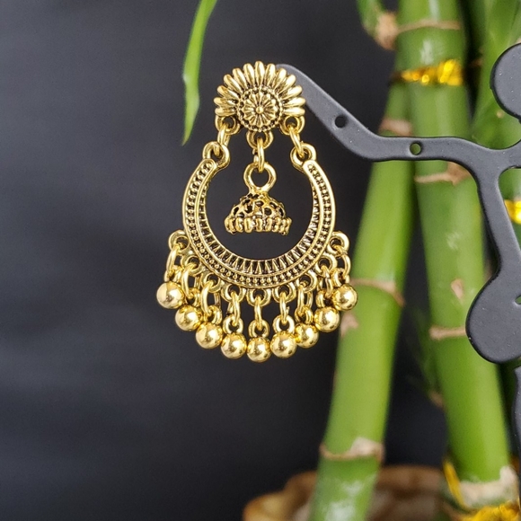 Fancy Earring - Picture 2 of 3